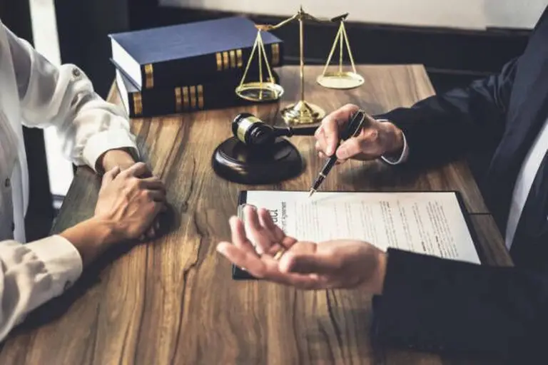 lawyer helping in the bond bailing process
